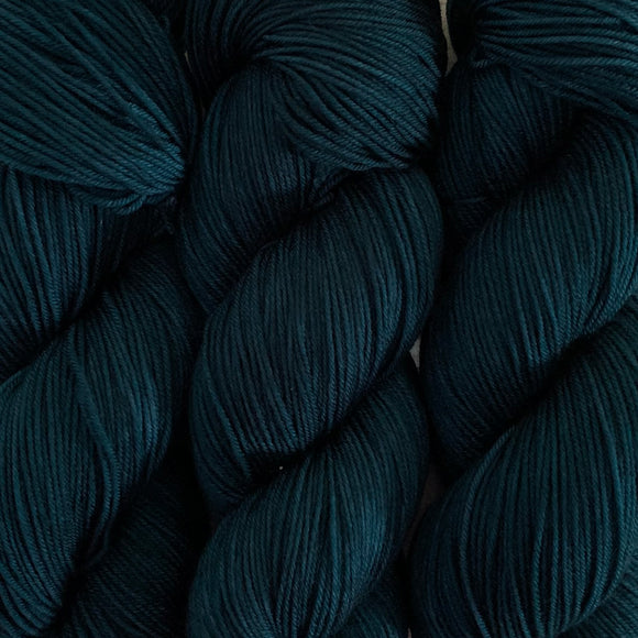 Tonal Wools Tonal / Semi-Solids – Midknit Cravings Yarn Co