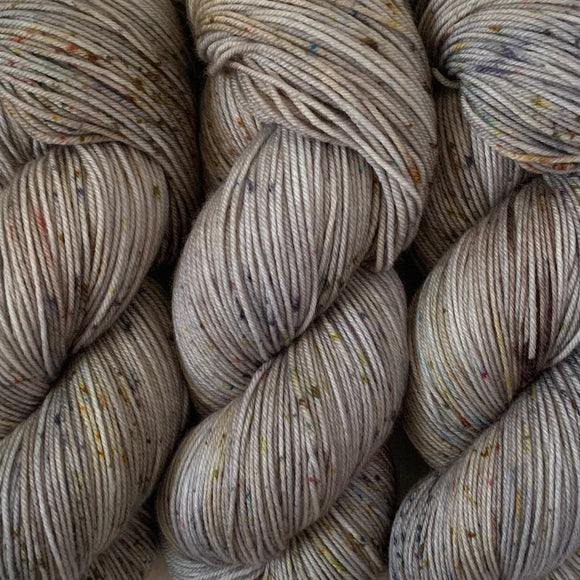 LONDON FOG // Hand Dyed Yarn // Variegated Yarn – Midknit Cravings