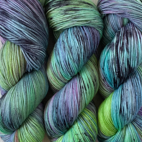 NOT THAT BUSY // Hand Dyed Yarn // Speckle Yarn