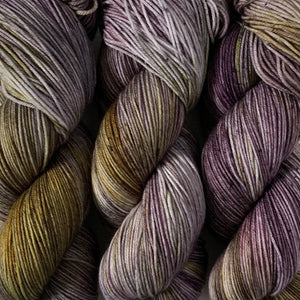 SOLOMON'S ROBE // Hand Dyed Yarn // Speckle Yarn